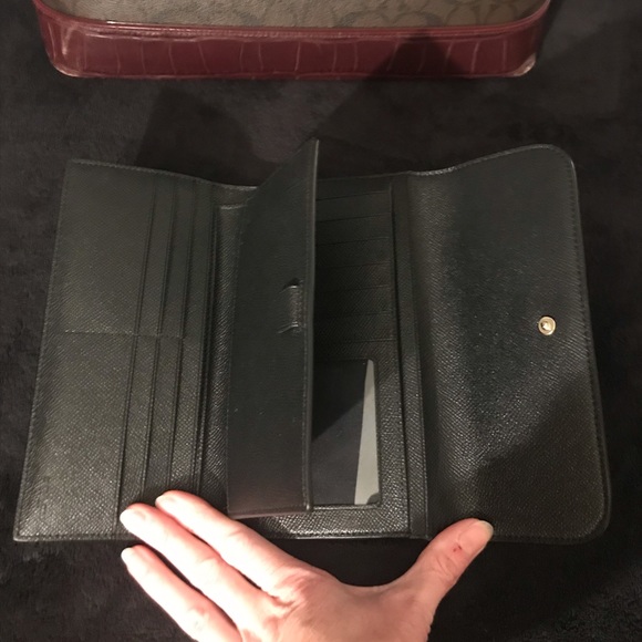 Coach bag with arm strap and matching wallet. - Picture 4 of 5